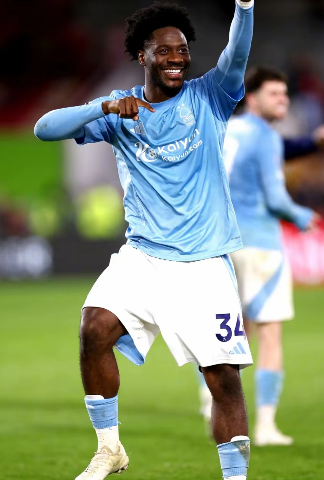 包含阿森纳遭遇绝杀！曼城继续领跑英超榜首的词条