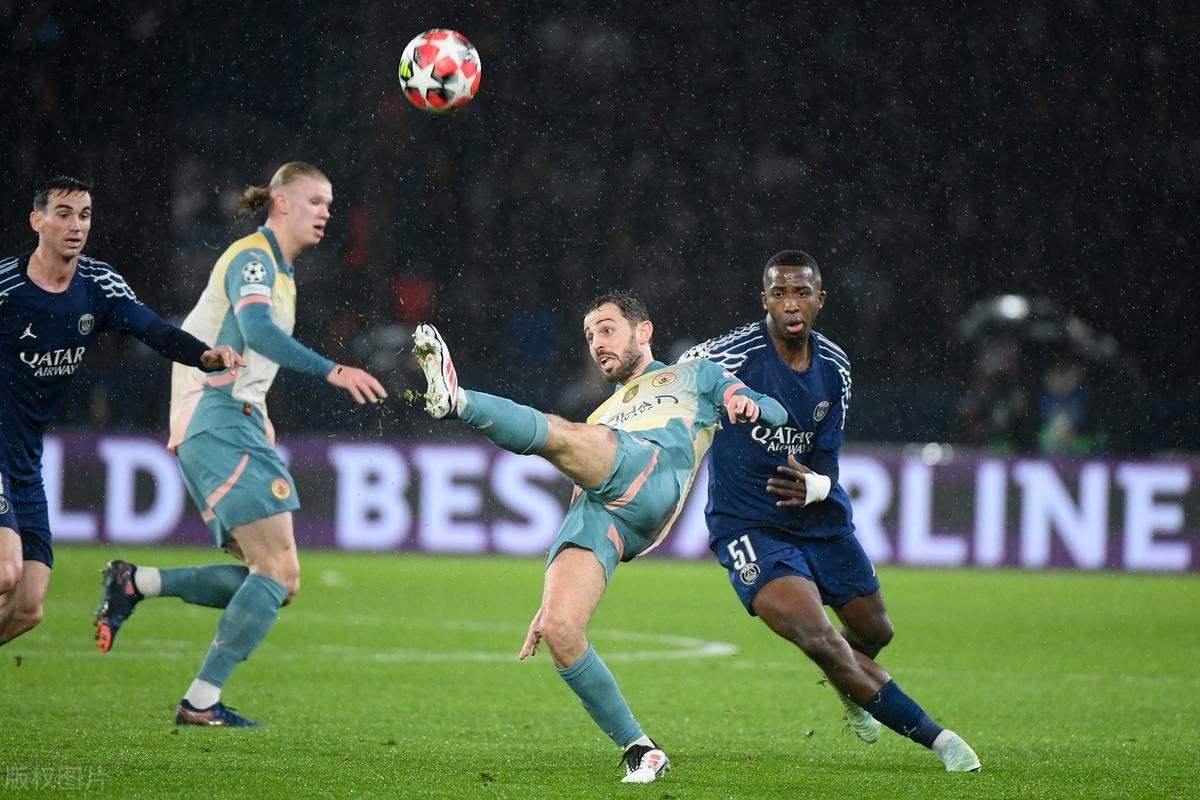 曼城力挫对手，晋级欧冠淘汰赛