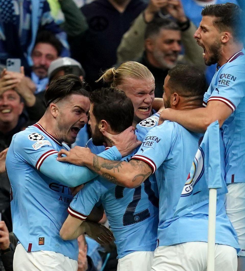 曼城力挫对手，晋级欧冠淘汰赛