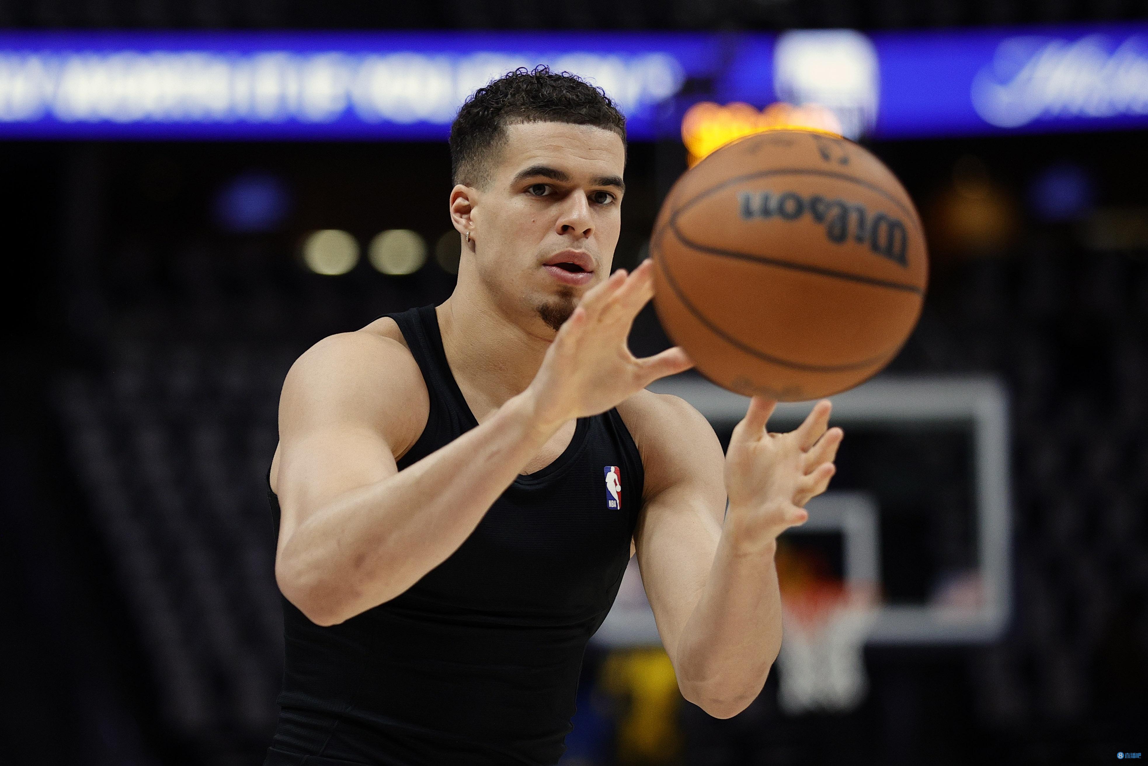 包含猛龙队后卫迈克尔状态急速走高的词条