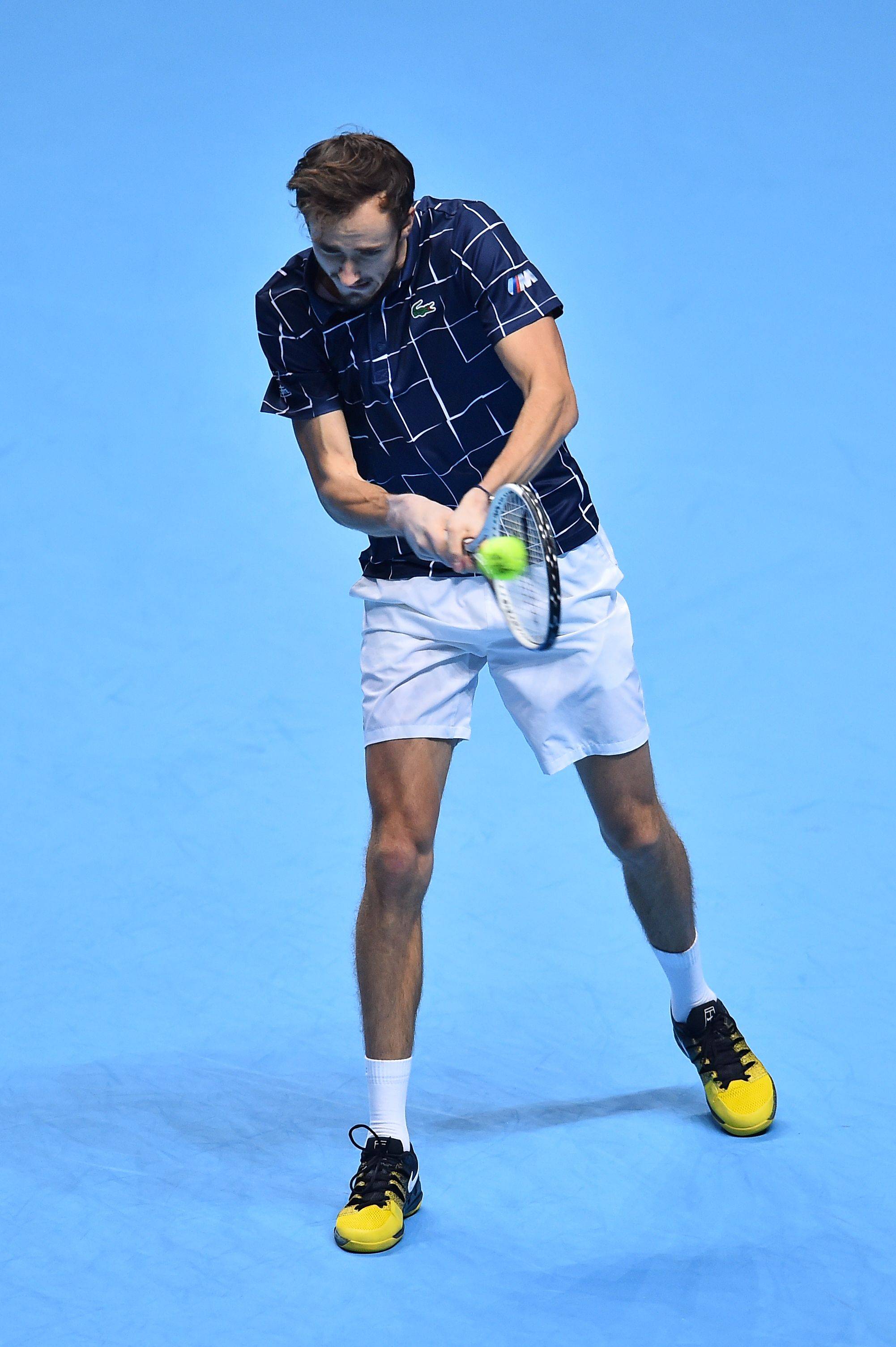 美国网球队鏖战德国网球队，梅德韦杰夫统治全场