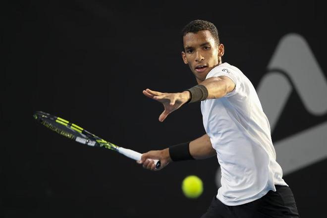 法网鏖战ATP总决赛，西西帕斯点燃赛场