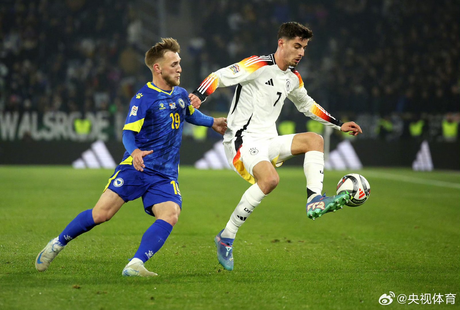 波兰队逆转德国队,波尔统治全场 波兰队逆转德国队,波尔统治全场