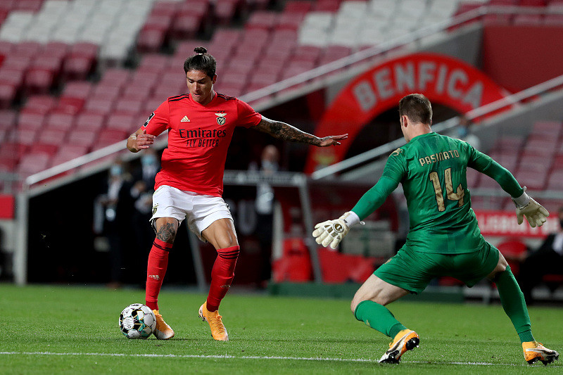 乌拉圭完胜巴萨，伊布刷新纪录