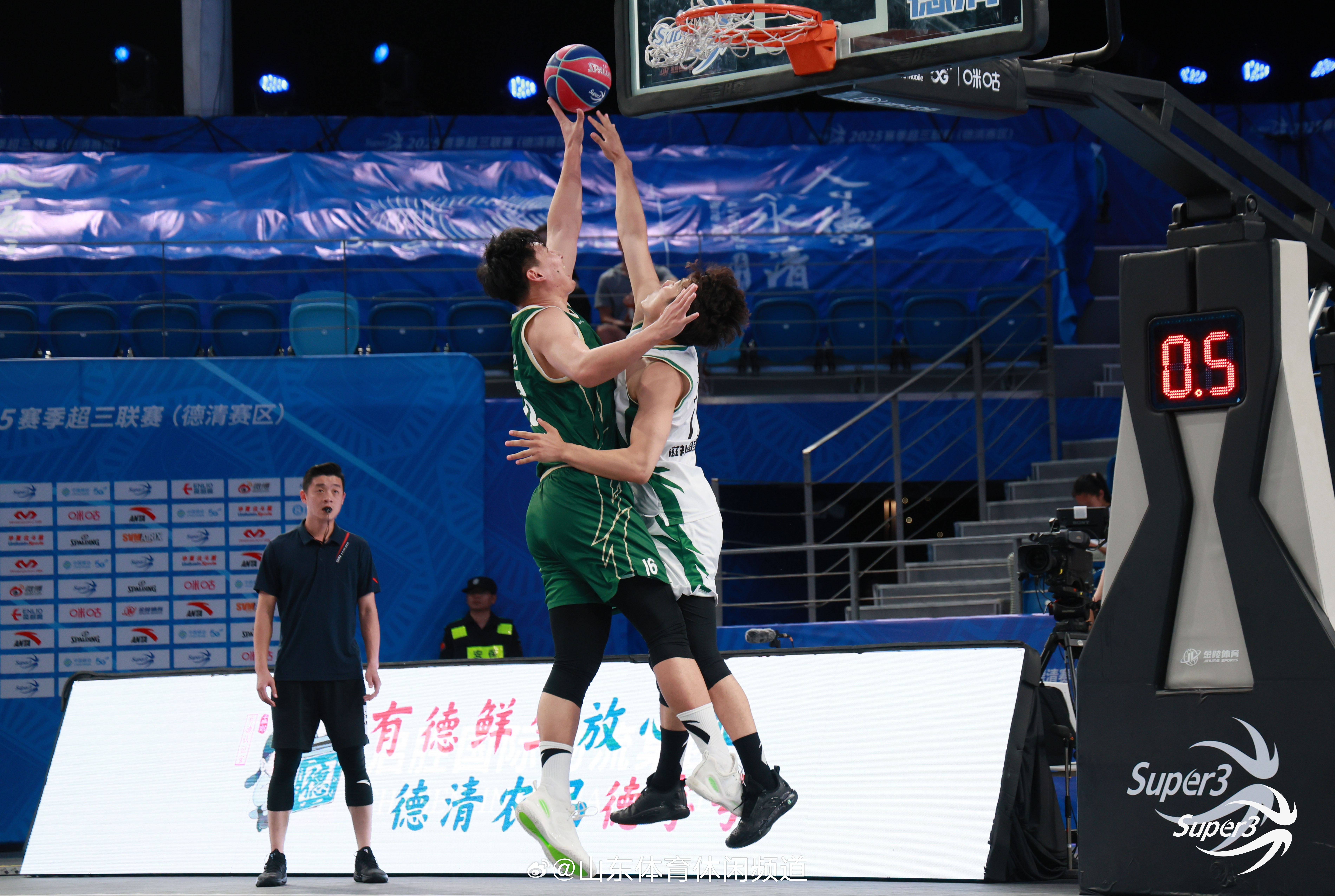 球队团结拼搏，为赢得严酷联赛持续提升实力！的简单介绍