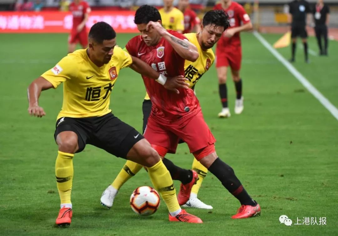 包含富力主场逼平上港，积分榜排名略有起伏的词条