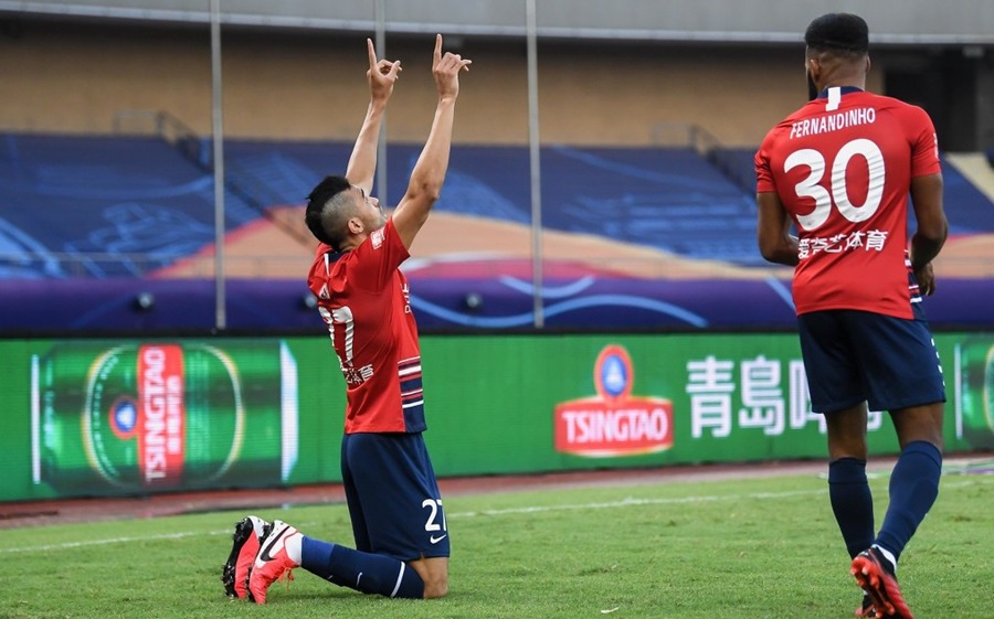 包含富力主场逼平上港，积分榜排名略有起伏的词条