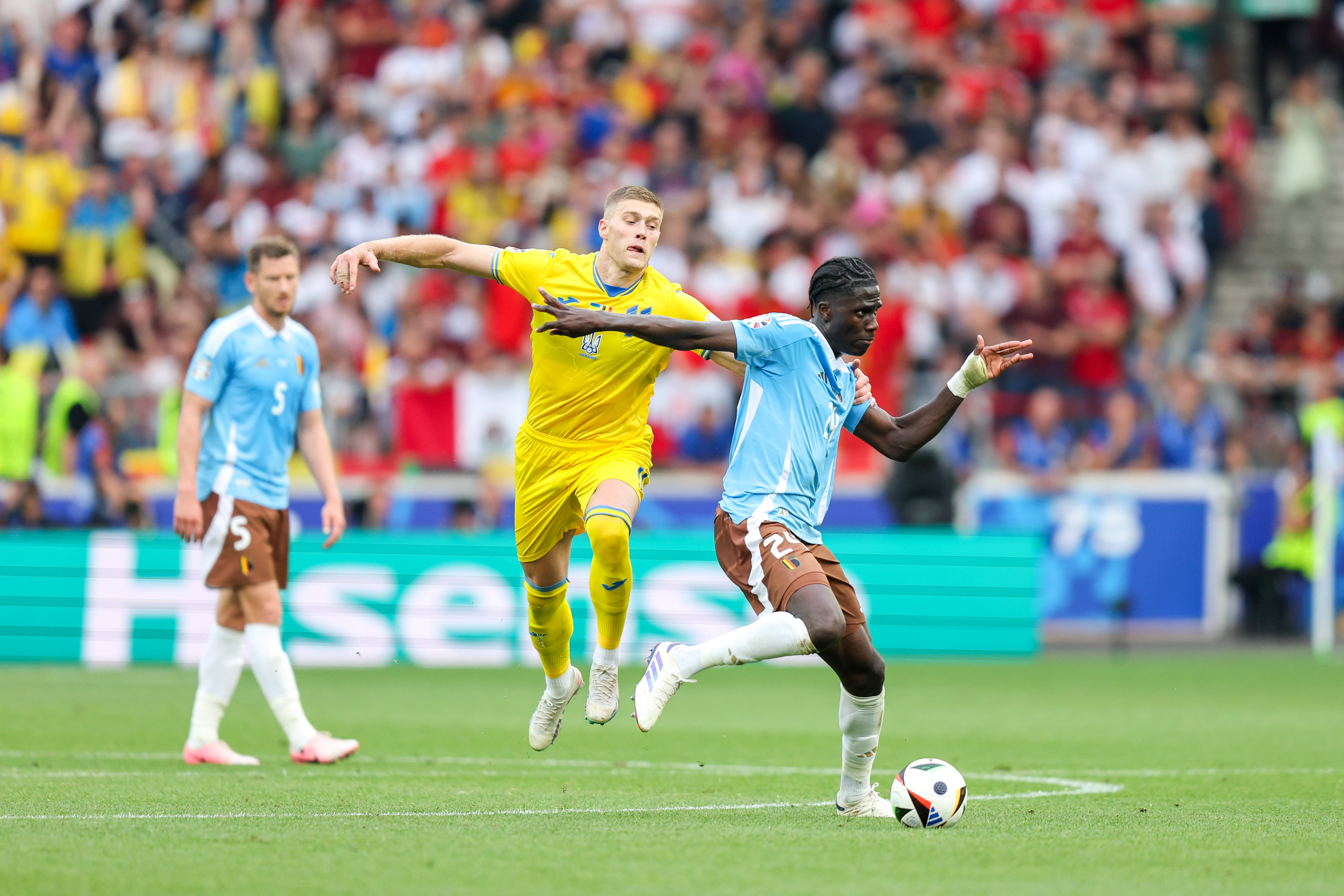 包含比利时队遭遇意外惨败，欧预赛资格岌岌可危的词条