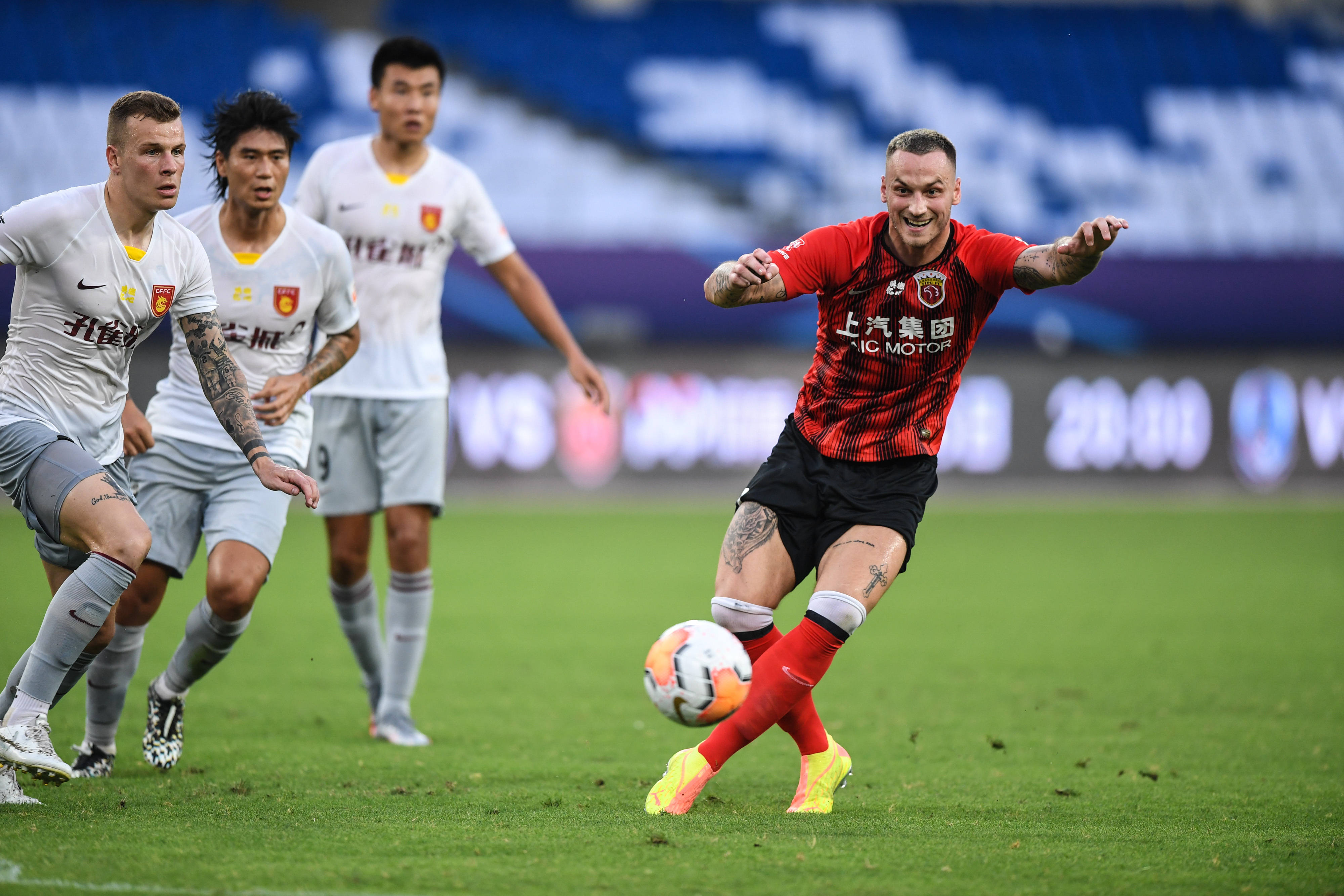 上港主场对阵河北华夏：中超强强对话即将打响的简单介绍