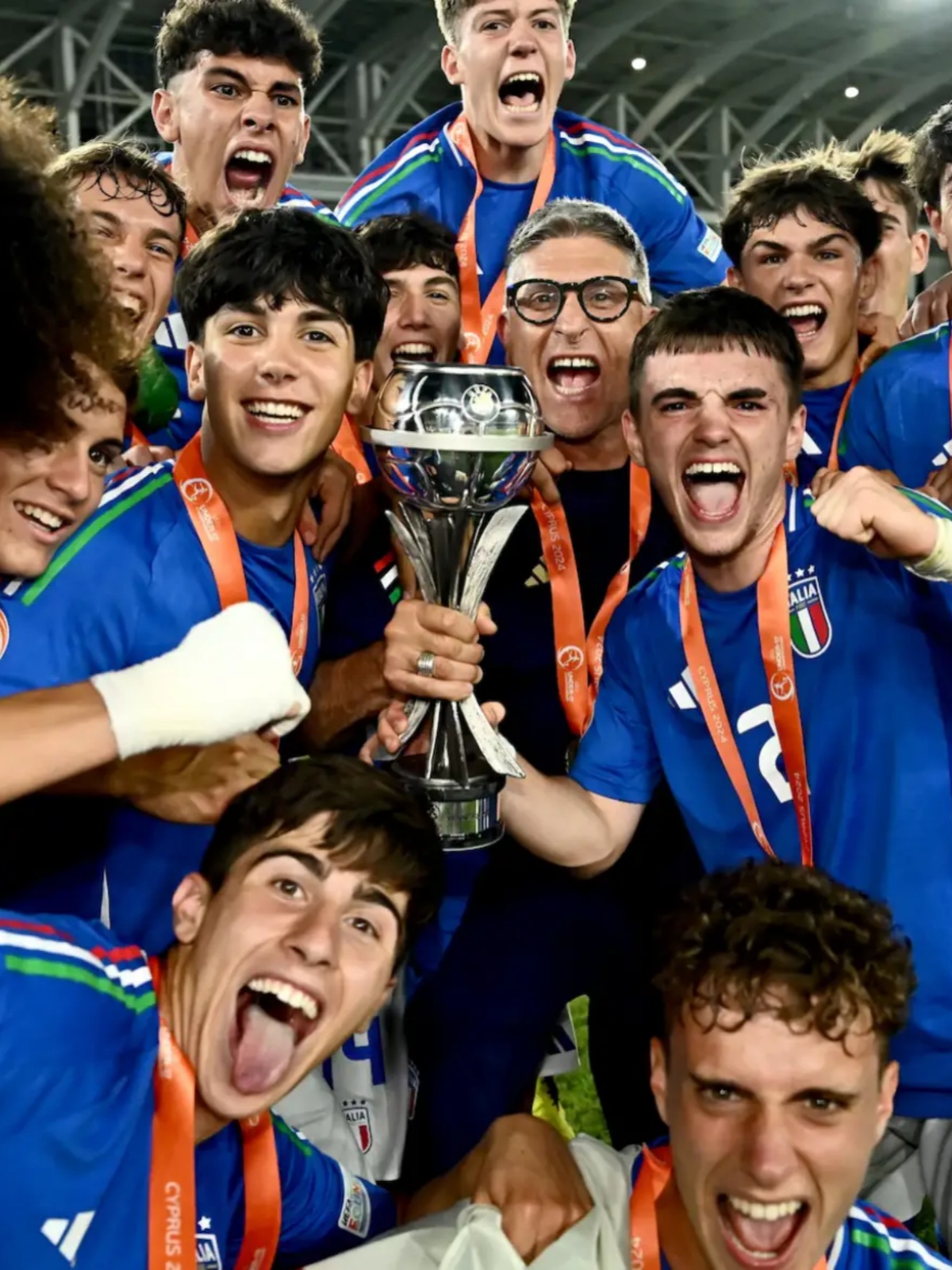 意大利队全队备战欧预赛对决塞尔维亚