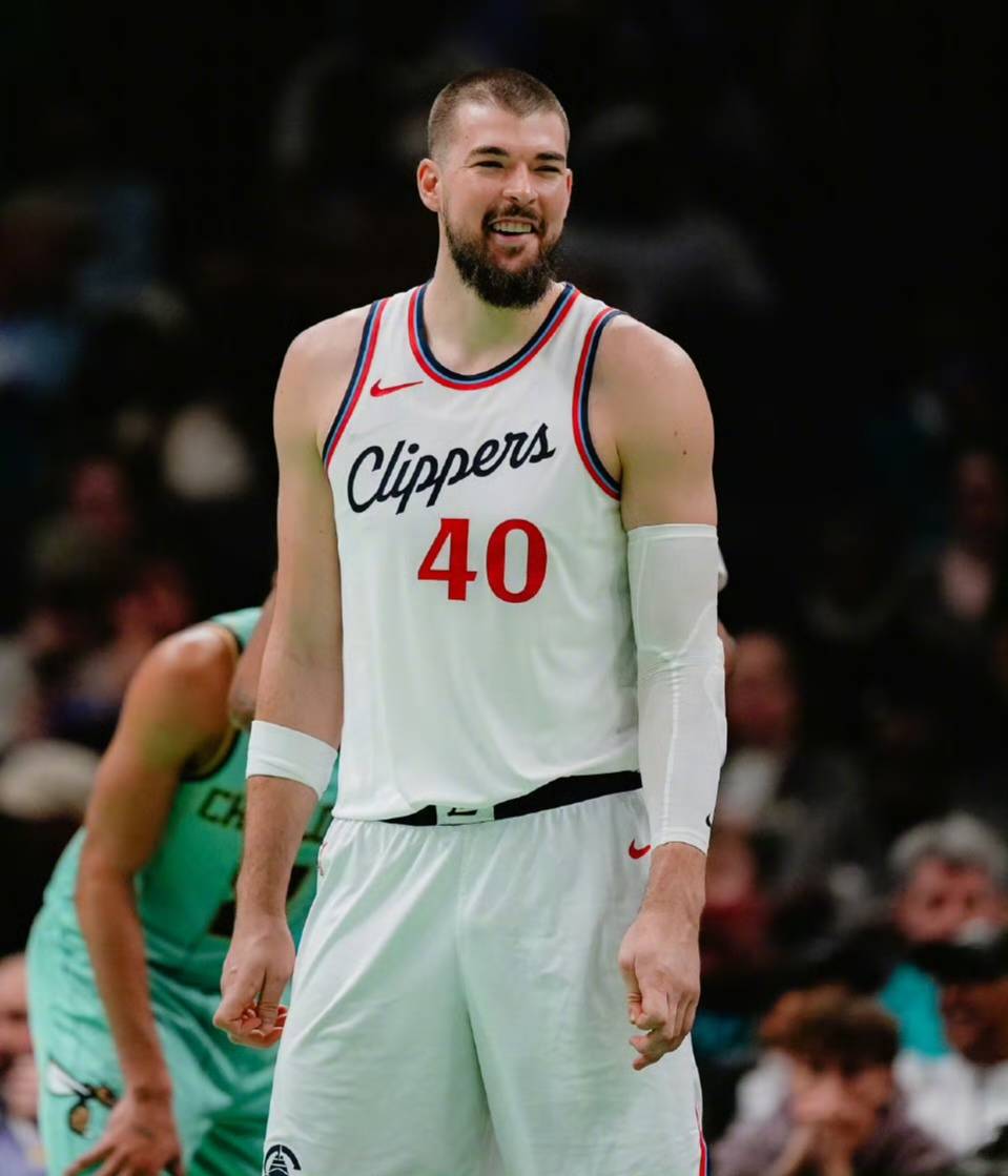 快船力克子弹，小卡分赢得比赛的简单介绍