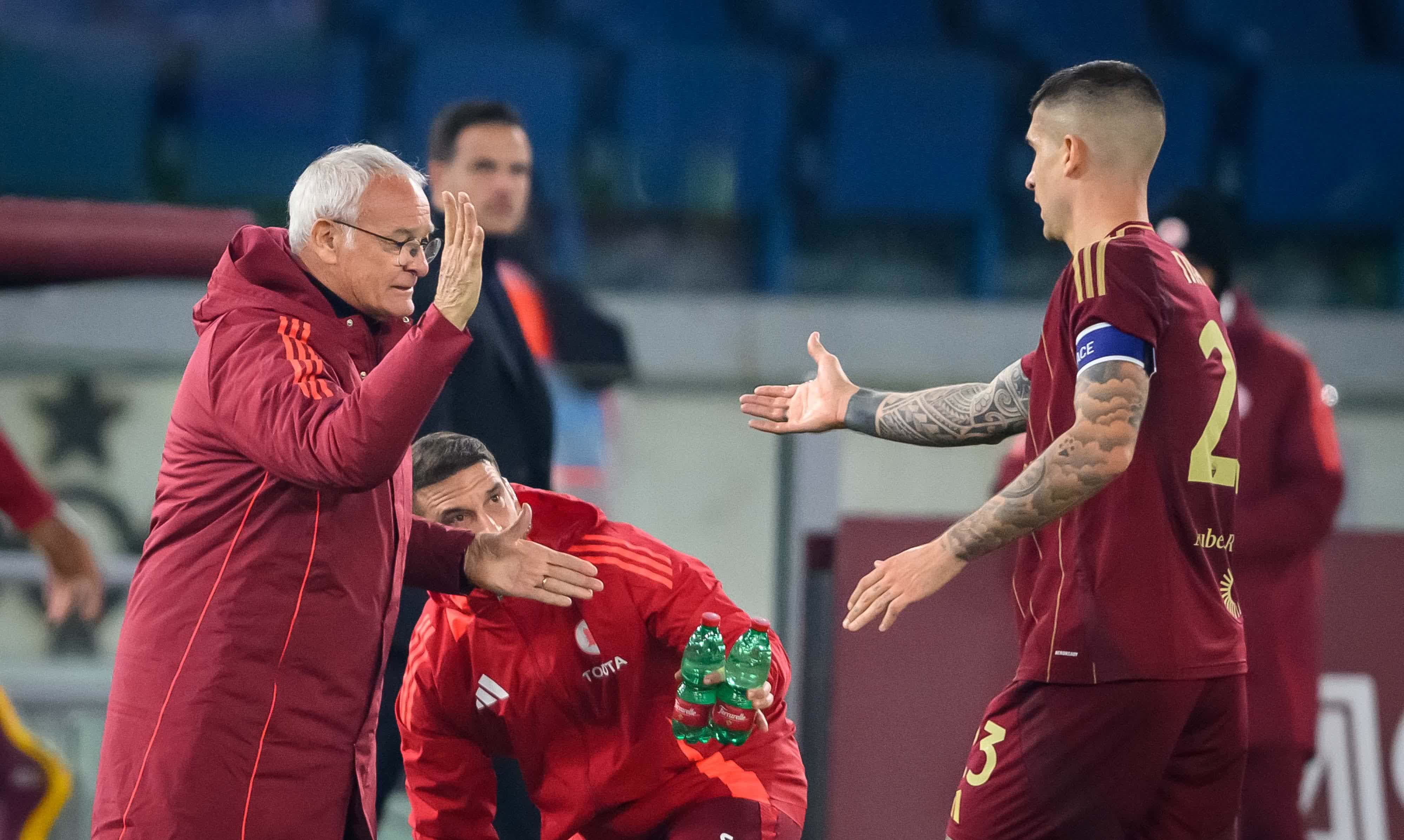 罗马尼亚队战胜冰岛，取得关键三分