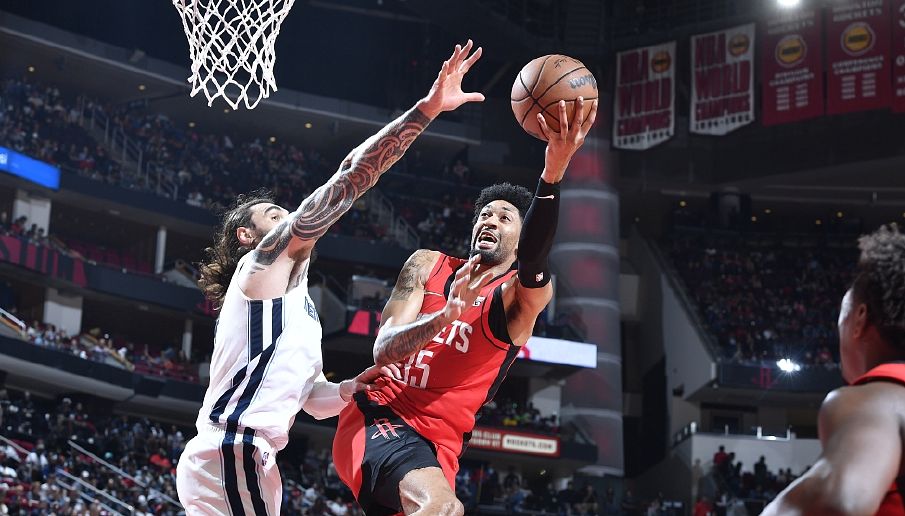 包含凯泽斯劳滕客场被勒沃库森击溃，遭遇两连败的词条