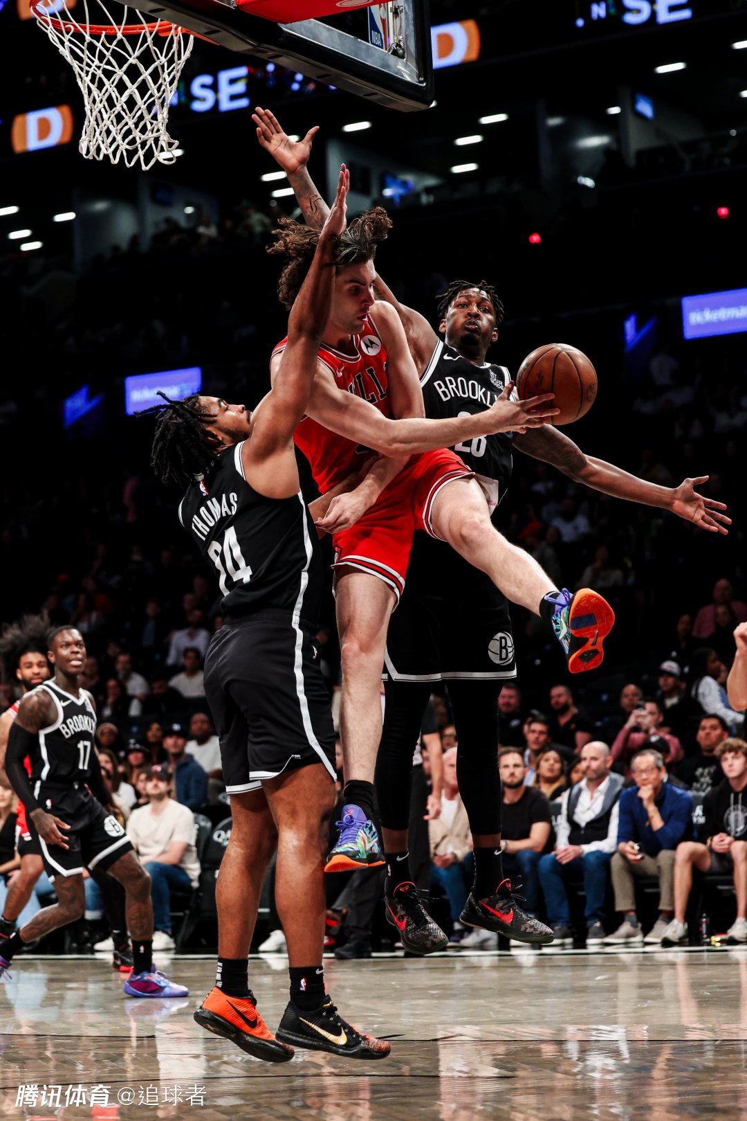 篮网爆冷公牛，拉文送出助攻