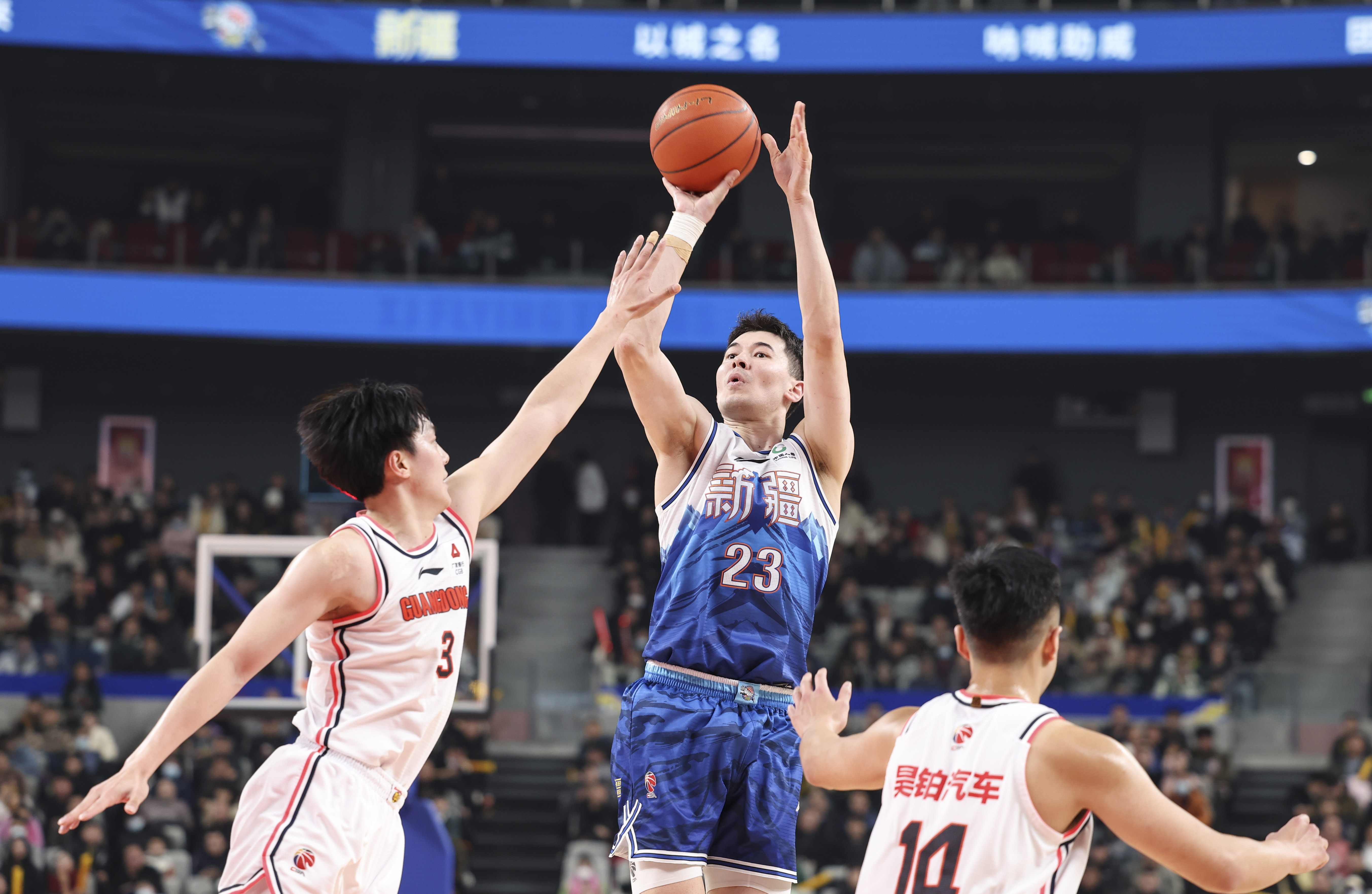 CBA比赛:辽宁大胜南京 CBA比赛:辽宁大胜南京