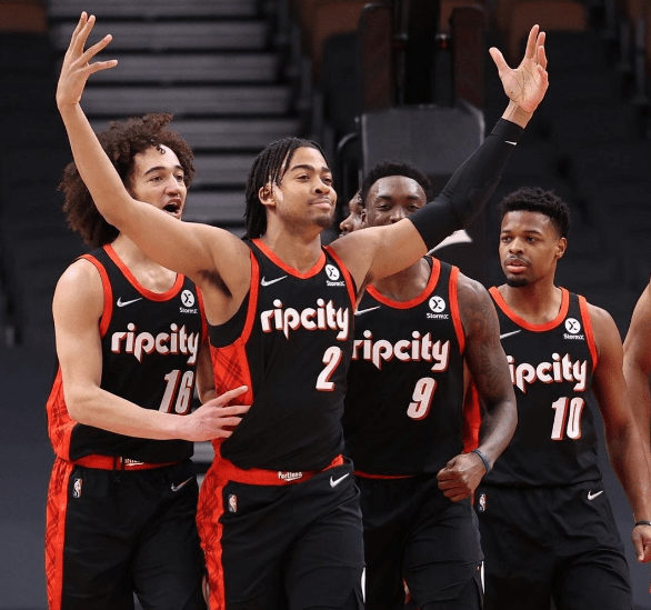 包含爵士碾压上海队，麦科勒姆惊艳四座的词条