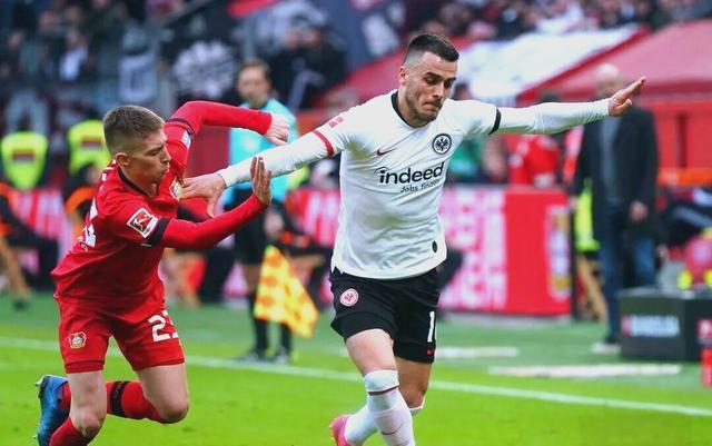 包含激动人心！米兰客场逆转法兰克福，晋级四强的词条