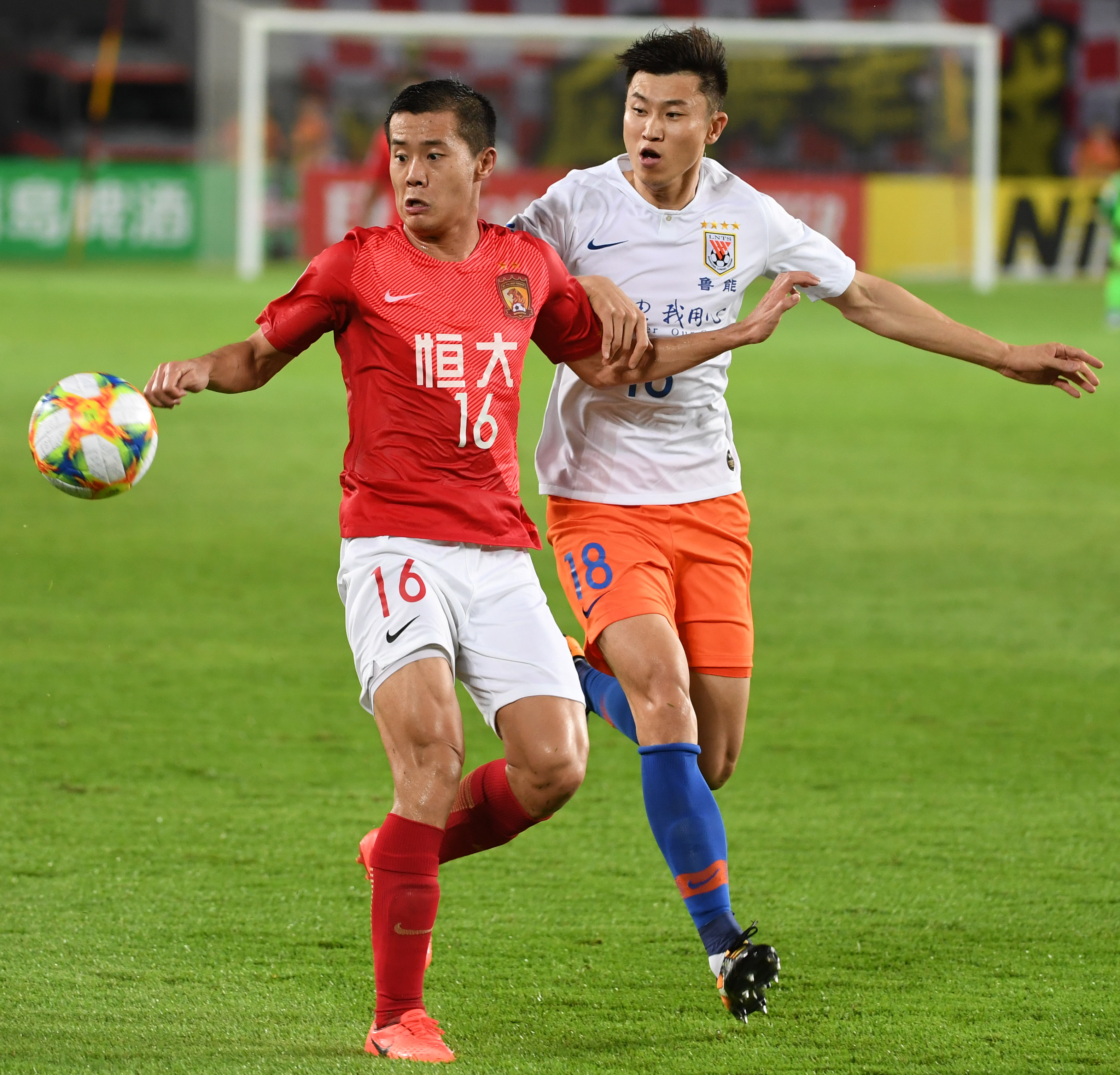 球员技术精湛，为球队贡献精彩表现