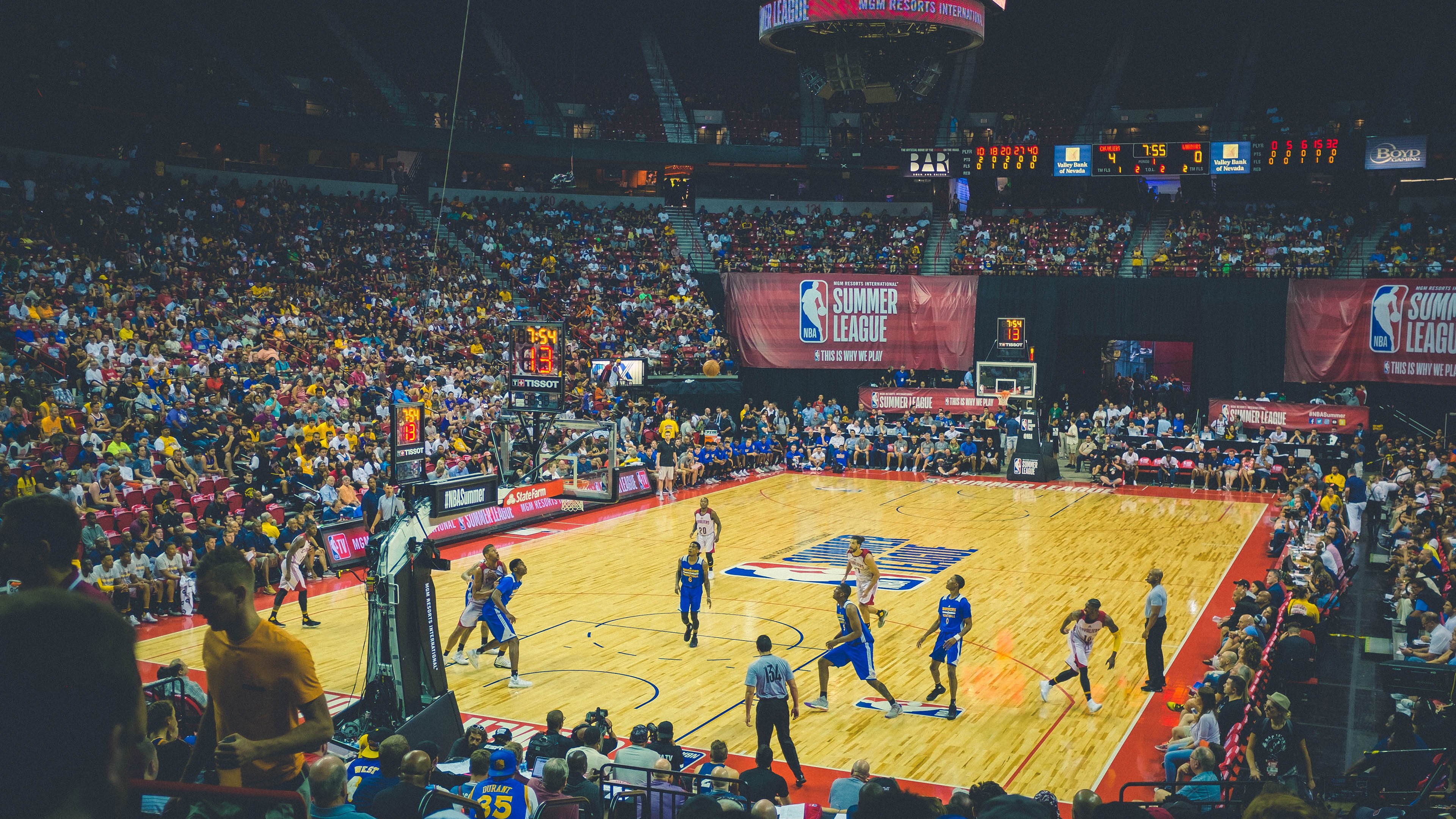 高原铁血鏖战金州,约基奇关键制胜,四川队展现东方韧性